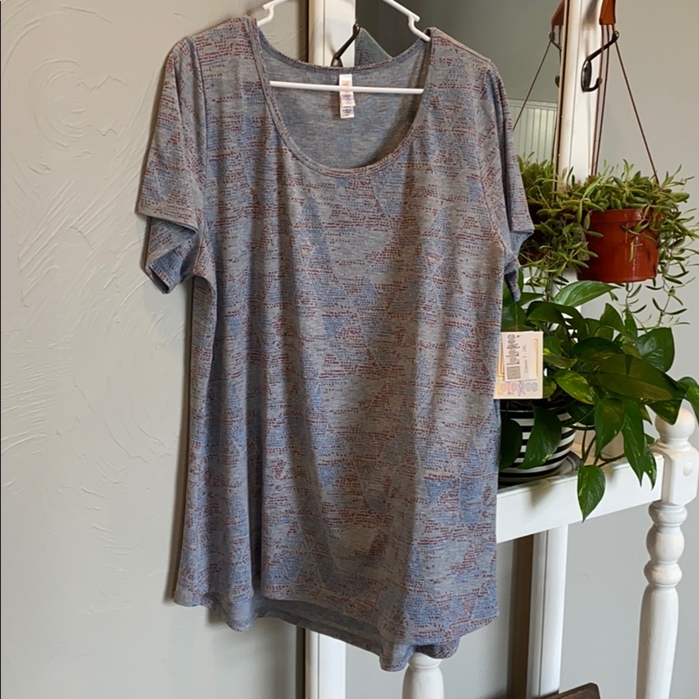 NWT LuLaRoe Classic Tee